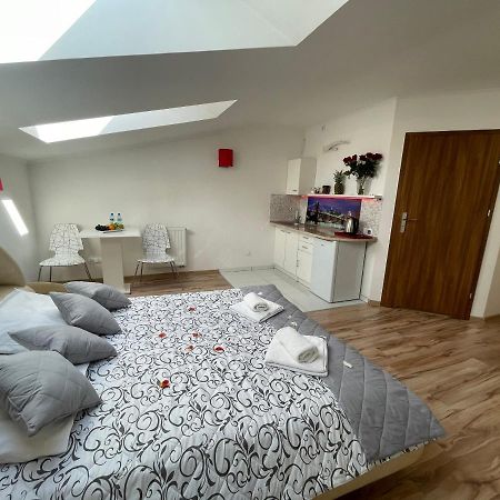 Hotelik Gold Raszyn Bagian luar foto