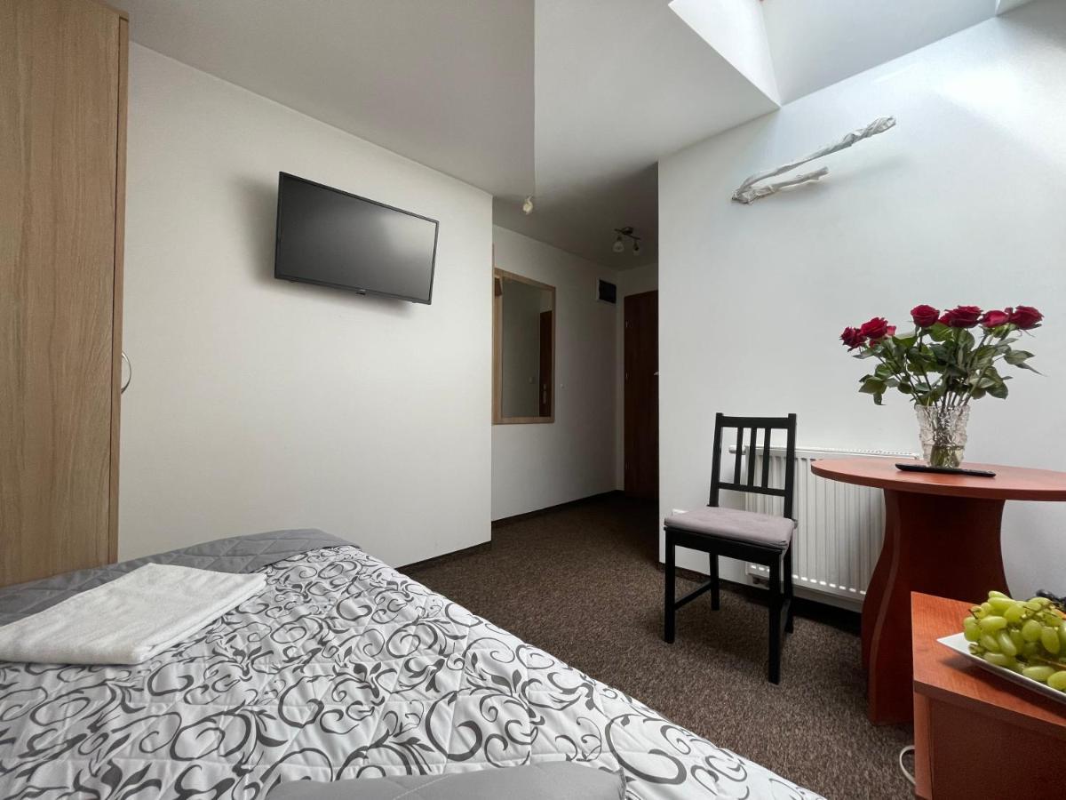 Hotelik Gold Raszyn Bagian luar foto