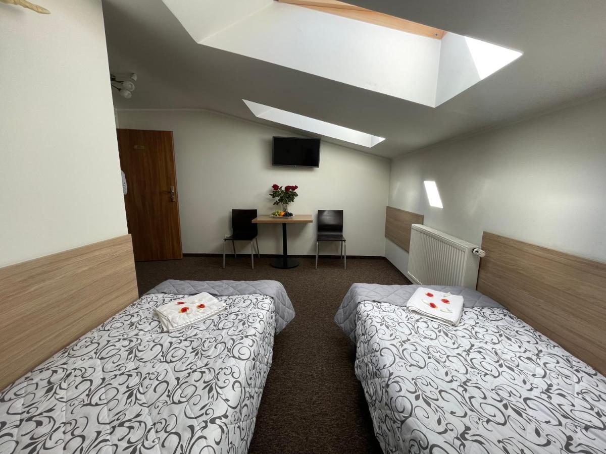 Hotelik Gold Raszyn Bagian luar foto