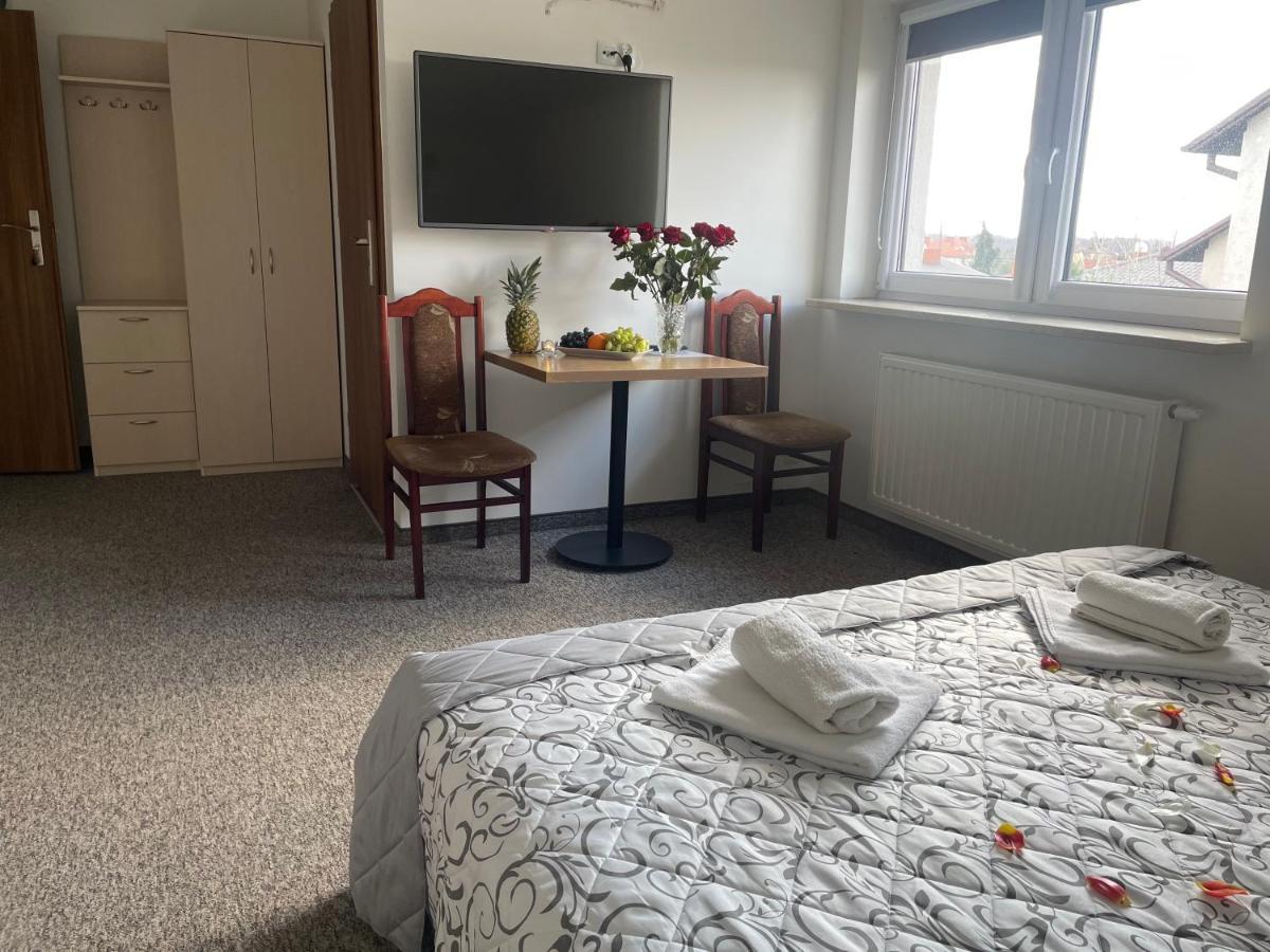 Hotelik Gold Raszyn Bagian luar foto