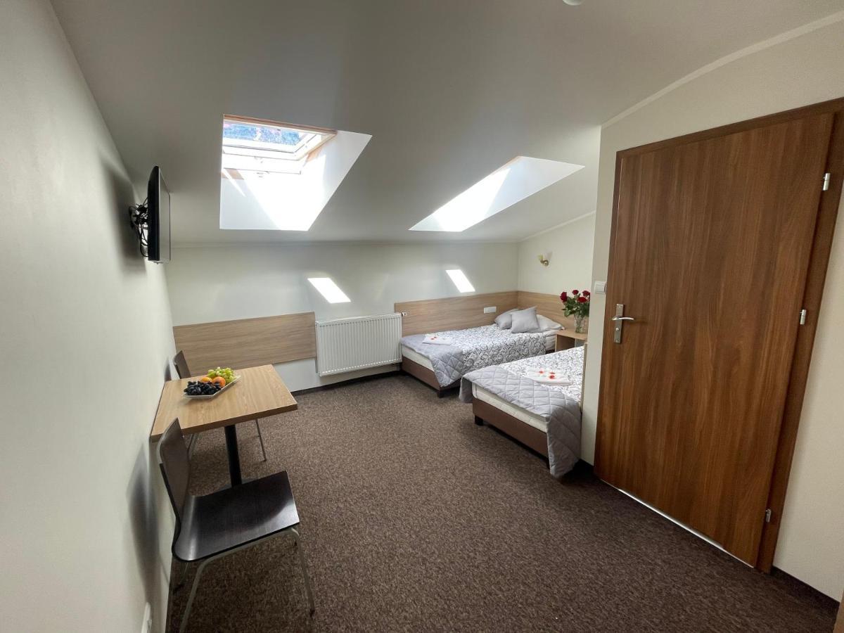 Hotelik Gold Raszyn Bagian luar foto
