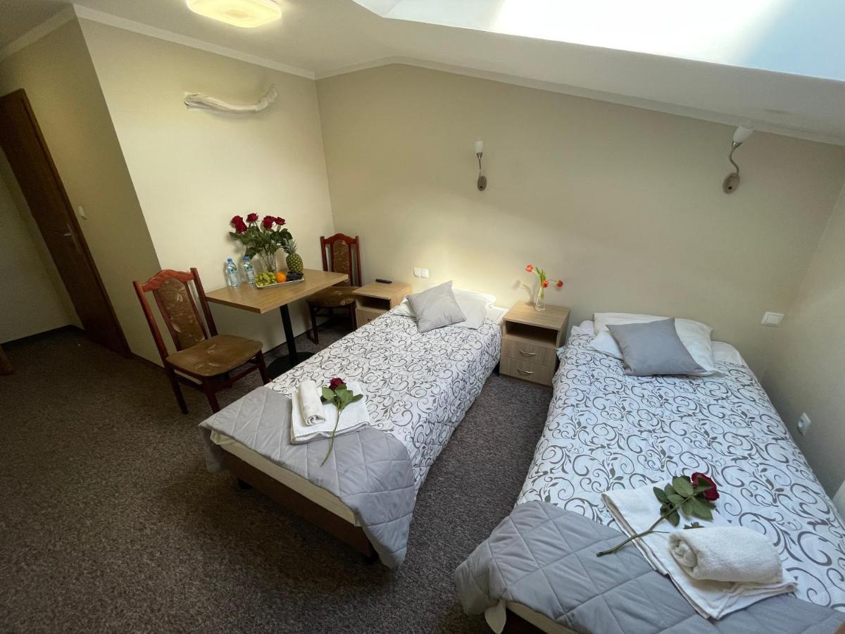 Hotelik Gold Raszyn Bagian luar foto