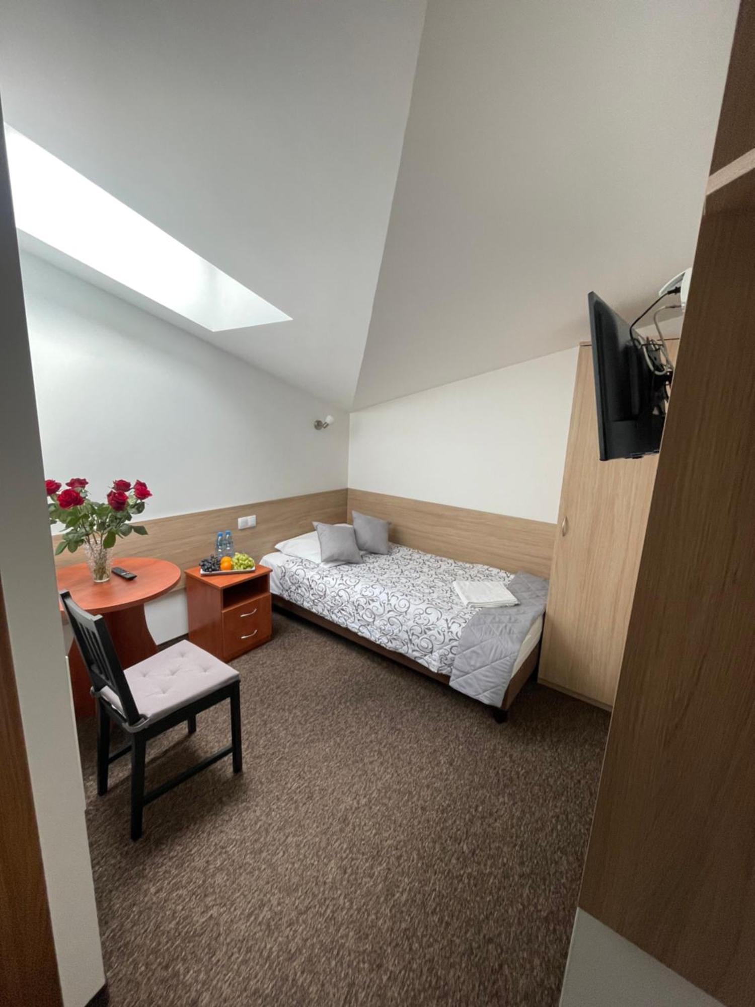 Hotelik Gold Raszyn Bagian luar foto